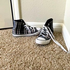 I’m selling a pair of black stripes and pink stripes they are mildly dirty